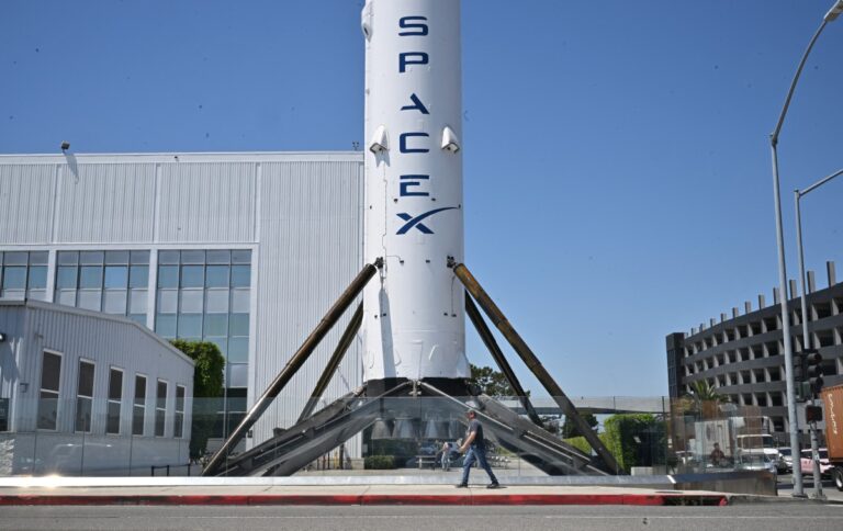 Spacex %d8%aa%d8%b9%d8%aa%d8%b2%d9%85 %d8%a5%d8%b7%d9%84%d8%a7%d9%82 %d8%a3%d9%88%d9%84 %d8%b1%d8%ad%d9%84%d8%a9 %d8%b3%d9%8a%d8%a7%d8%ad%d9%8a%d8%a9 %d9%81%d9%88%d9%82 %d9%82%d8%b7%d8%a8%d9%8a %d8%a7