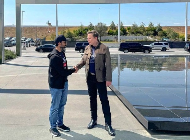 طحنون بن زايد يبحث مع إيلون ماسك سبل التعاون المشترك في مجال التكنولوجيا المتقدمة والذكاء الاصطناعي