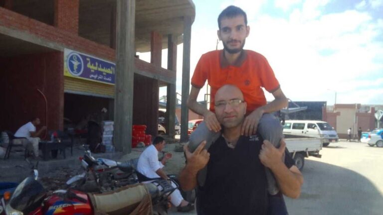 %d9%85%d8%b5%d8%b1%d9%8a %d9%8a%d8%ad%d9%85%d9%84 %d8%b4%d9%82%d9%8a%d9%82%d9%87 %d8%a7%d9%84%d9%85%d9%82%d8%b9%d8%af %d8%b9%d9%84%d9%89 %d9%83%d8%aa%d9%81%d9%87 %d9%8a%d9%88%d9%85%d9%8a%d8%a7%d9%8b