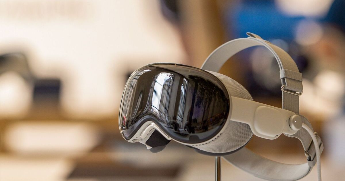 أبل تدرس مستقبل نظارة Vision Pro.. وتطور شاشات بأذرع روبوتية