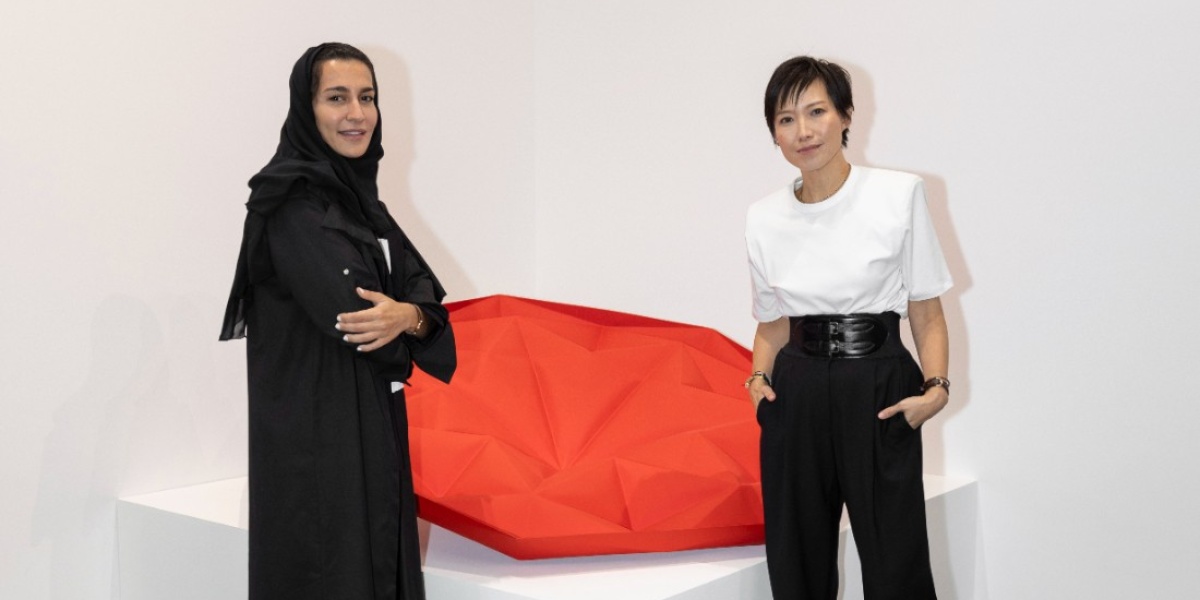 Jimmy Choo %d8%aa%d9%8f%d9%83%d9%84%d9%91%d9%81 %d8%a7%d9%84%d9%81%d9%86%d8%a7%d9%86%d8%a9 %d8%a7%d9%84%d8%a5%d9%85%d8%a7%d8%b1%d8%a7%d8%aa%d9%8a%d8%a9 %d8%b4%d9%8a%d8%ae%d8%a9 %d8%a7%d9%84%d9%85