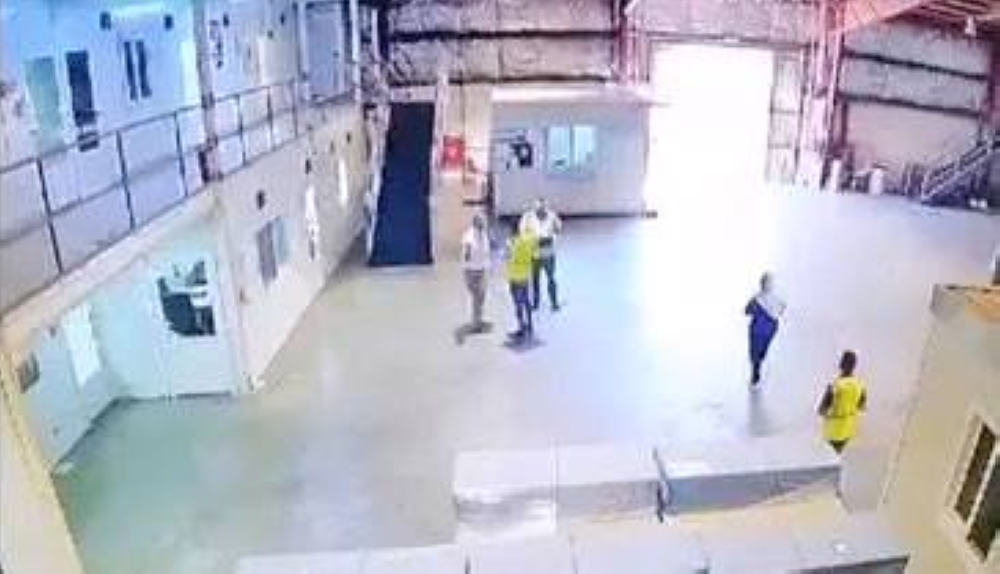 %d9%85%d9%88%d8%b8%d9%81 %d9%8a%d9%82%d8%aa%d9%84 %d9%85%d8%af%d9%8a%d8%b1%d9%87 %d8%a7%d9%84%d8%a3%d8%ac%d9%86%d8%a8%d9%8a %d8%a8%d8%b9%d8%af %d9%81%d8%b5%d9%84%d9%87 %d9%85%d9%86 %d8%b9%d9%85%d9%84