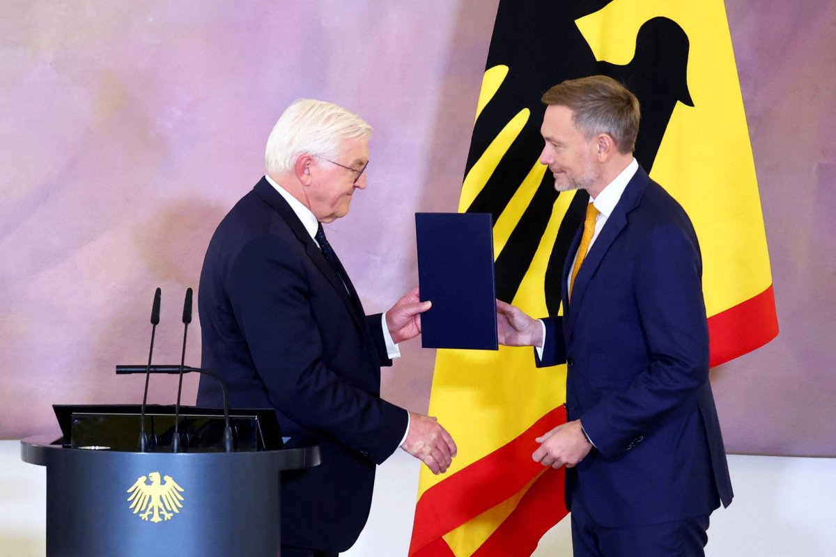 %d8%a7%d9%86%d9%87%d9%8a%d8%a7%d8%b1 %d8%a7%d9%84%d8%a7%d8%a6%d8%aa%d9%84%d8%a7%d9%81 %d8%a7%d9%84%d8%ad%d8%a7%d9%83%d9%85 %d9%81%d9%8a %d8%a3%d9%84%d9%85%d8%a7%d9%86%d9%8a%d8%a7 %d9%8a%d8%b2%d9%8a