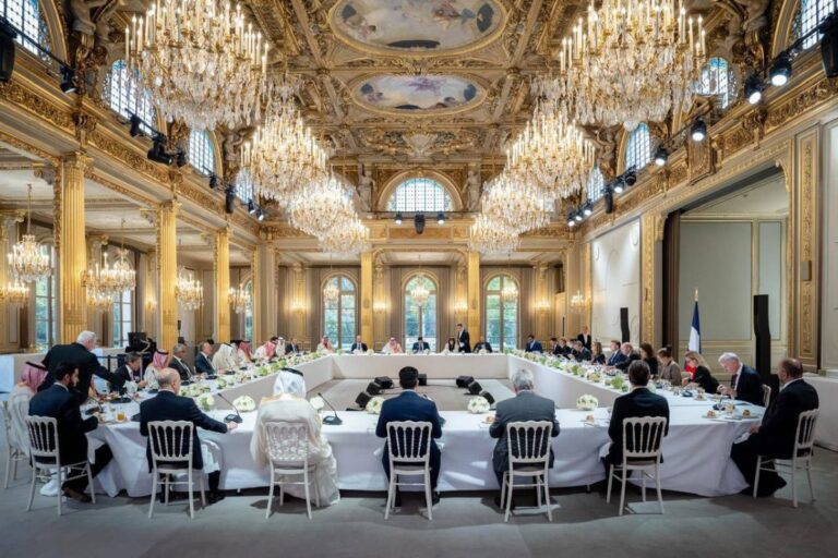 %d9%85%d8%a7%d9%83%d8%b1%d9%88%d9%86 %d9%8a%d9%84%d8%aa%d9%82%d9%8a %d8%a8%d8%b1%d8%ac%d8%a7%d9%84 %d8%a3%d8%b9%d9%85%d8%a7%d9%84 %d8%b3%d8%b9%d9%88%d8%af%d9%8a%d9%8a%d9%86 %d9%84%d8%aa%d8%b9%d8%b2