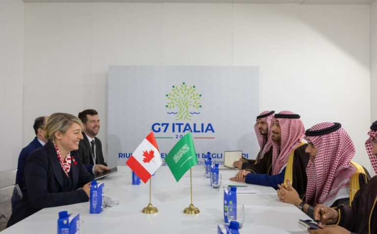 %d9%88%d8%b2%d9%8a%d8%b1 %d8%a7%d9%84%d8%ae%d8%a7%d8%b1%d8%ac%d9%8a%d8%a9 %d9%88%d9%86%d8%b8%d9%8a%d8%b1%d8%aa%d9%87 %d8%a7%d9%84%d9%83%d9%86%d8%af%d9%8a%d8%a9 %d9%8a%d9%86%d8%a7%d9%82%d8%b4%d8%a7