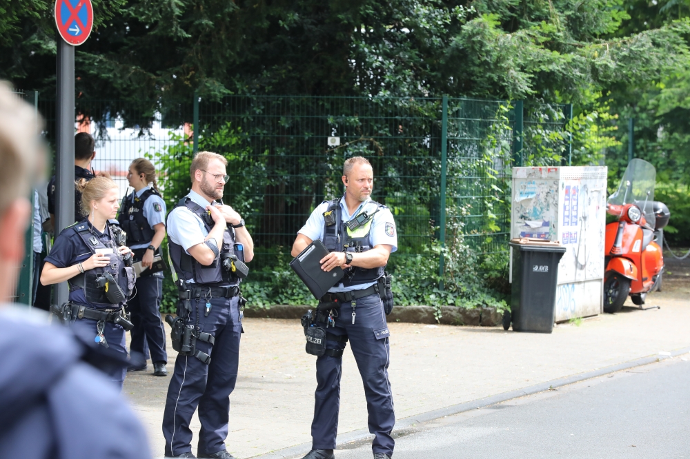 %d8%b5%d8%ba%d9%8a%d8%b1%d8%a9 %d8%aa%d8%aa%d8%b3%d9%84%d9%84 %d9%85%d9%86 %d9%85%d9%86%d8%b2%d9%84%d9%87%d8%a7 %d8%a8%d9%85%d9%86%d8%aa%d8%b5%d9%81 %d8%a7%d9%84%d9%84%d9%8a%d9%84 %d9%84%d8%aa%d9%86