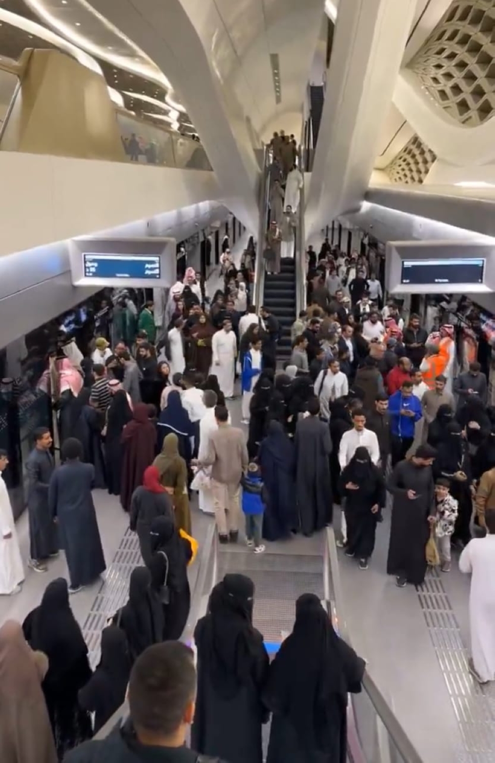 %d9%85%d8%aa%d8%b1%d9%88 %d8%a7%d9%84%d8%b1%d9%8a%d8%a7%d8%b6 %d8%a7%d9%84%d8%b3%d9%83%d8%a7%d9%86 %d9%8a%d8%aa%d9%88%d8%a7%d9%81%d8%af%d9%88%d9%86 %d8%b9%d9%84%d9%89 %d9%85%d8%ad%d8%b7%d8%a9