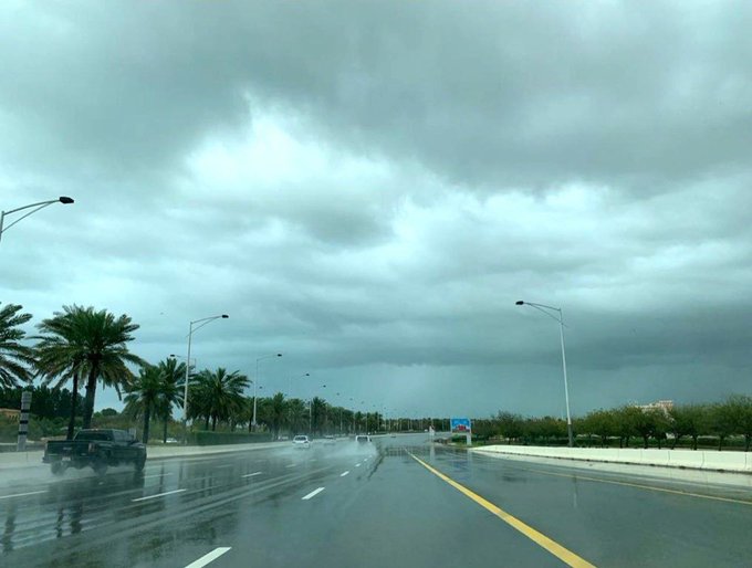 أمطار بين المتوسطة والخفيفة على أبوظبي