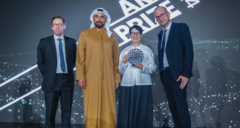 بحضور زايد بن سلطان بن خليفة.. متحف اللوفر أبوظبي يعلن اسم الفائز بالنسخة الـ4 من جائزة ريتشارد ميل للفنون