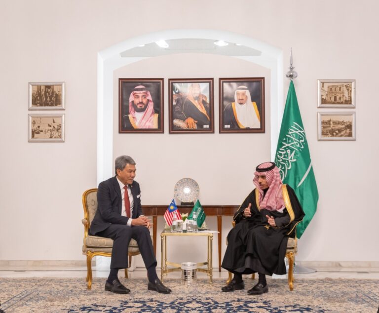 %d9%88%d8%b2%d9%8a%d8%b1 %d8%a7%d9%84%d8%ae%d8%a7%d8%b1%d8%ac%d9%8a%d8%a9 %d9%88%d9%86%d8%b8%d9%8a%d8%b1%d9%87 %d8%a7%d9%84%d9%85%d8%a7%d9%84%d9%8a%d8%b2%d9%8a %d9%8a%d8%b3%d8%aa%d8%b9%d8%b1%d8%b6