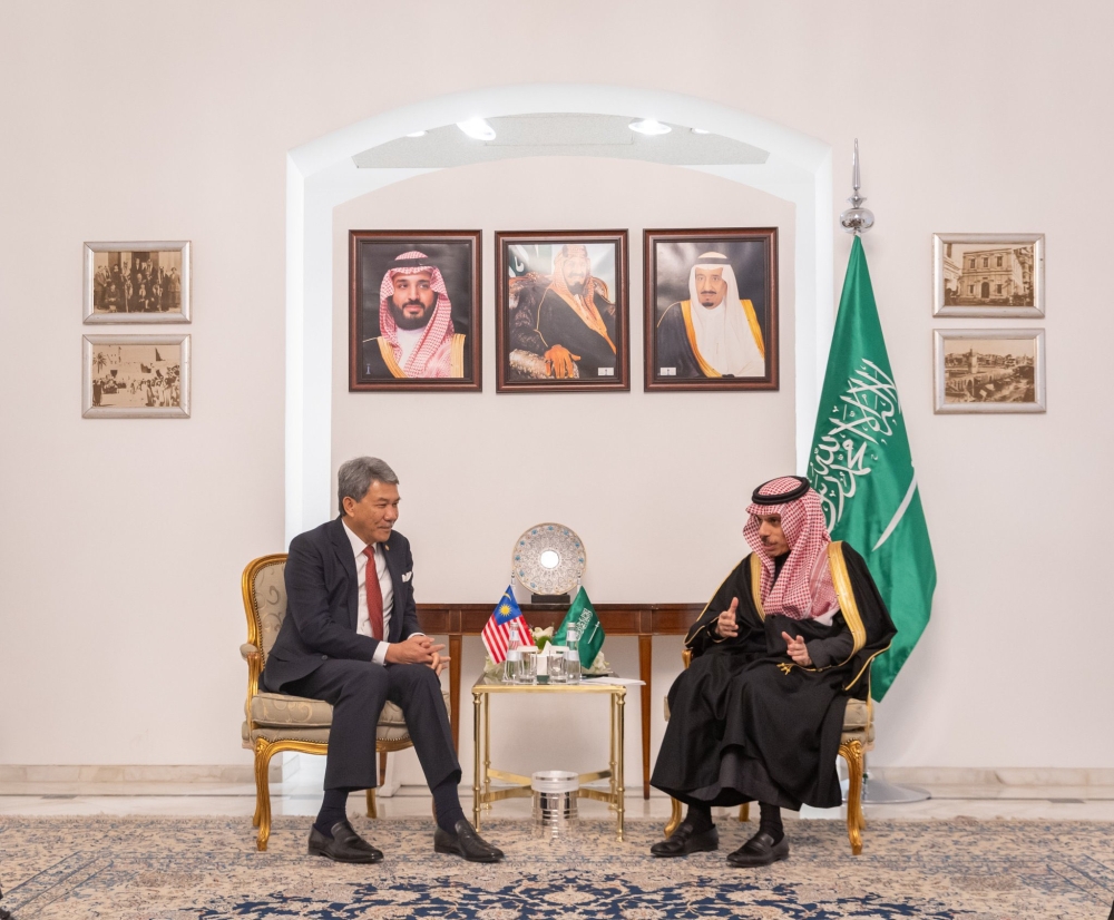 %d9%88%d8%b2%d9%8a%d8%b1 %d8%a7%d9%84%d8%ae%d8%a7%d8%b1%d8%ac%d9%8a%d8%a9 %d9%88%d9%86%d8%b8%d9%8a%d8%b1%d9%87 %d8%a7%d9%84%d9%85%d8%a7%d9%84%d9%8a%d8%b2%d9%8a %d9%8a%d8%b3%d8%aa%d8%b9%d8%b1%d8%b6