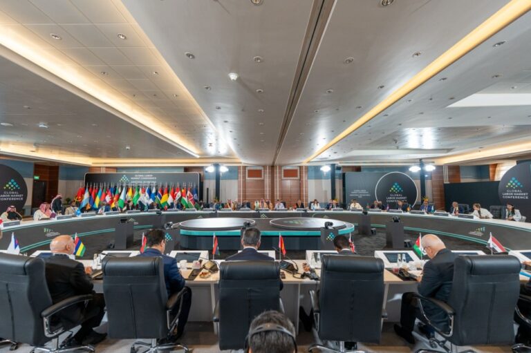 40 %d9%88%d8%b2%d9%8a%d8%b1%d9%8b%d8%a7 %d9%888 %d8%a5%d8%ac%d8%b1%d8%a7%d8%a1%d8%a7%d8%aa %d8%ad%d8%a7%d8%b3%d9%85%d8%a9 %d9%81%d9%8a %d8%ae%d8%aa%d8%a7%d9%85 %d8%a7%d9%84%d9%85%d8%a4%d8%aa%d9%85