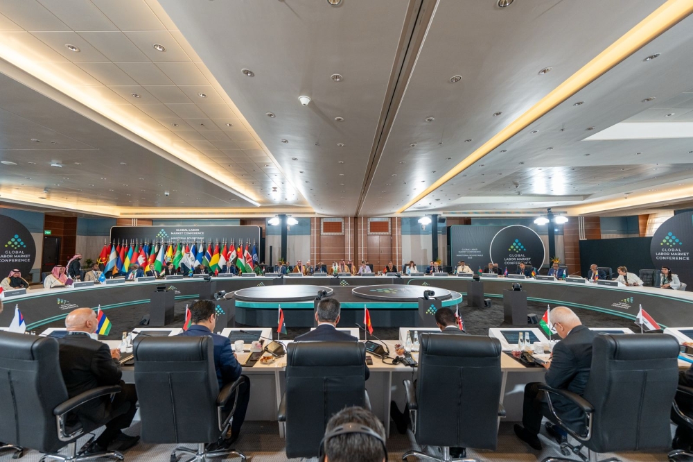 40 %d9%88%d8%b2%d9%8a%d8%b1%d9%8b%d8%a7 %d9%888 %d8%a5%d8%ac%d8%b1%d8%a7%d8%a1%d8%a7%d8%aa %d8%ad%d8%a7%d8%b3%d9%85%d8%a9 %d9%81%d9%8a %d8%ae%d8%aa%d8%a7%d9%85 %d8%a7%d9%84%d9%85%d8%a4%d8%aa%d9%85