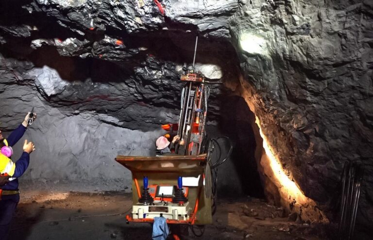 %d9%86%d8%a7%d8%a6%d8%a8 %d9%88%d8%b2%d9%8a%d8%b1 %d8%a7%d9%84%d8%b5%d9%86%d8%a7%d8%b9%d8%a9 %d9%84%d9%80%d8%a7%d9%84%d8%a7%d9%82%d8%aa%d8%b5%d8%a7%d8%af%d9%8a%d8%a9 %d8%a7%d9%84%d8%b3%d8%b9