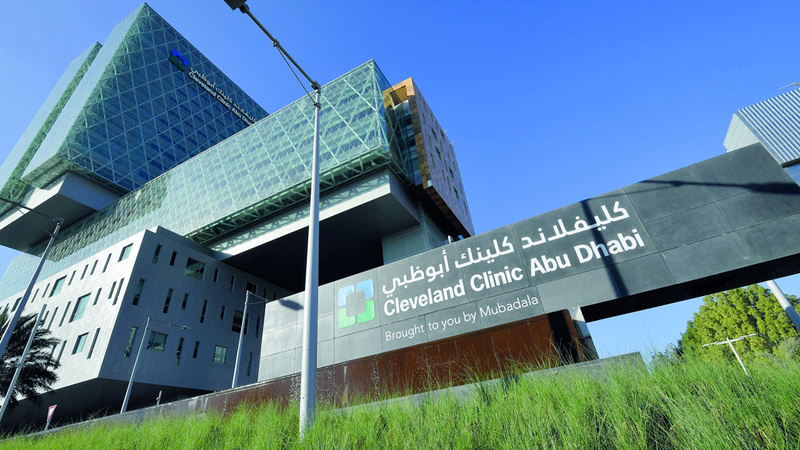 “كليفلاند أبوظبي” يجري أول عملية لزراعة مزدوجة لكليتين بإستخدام الروبوت