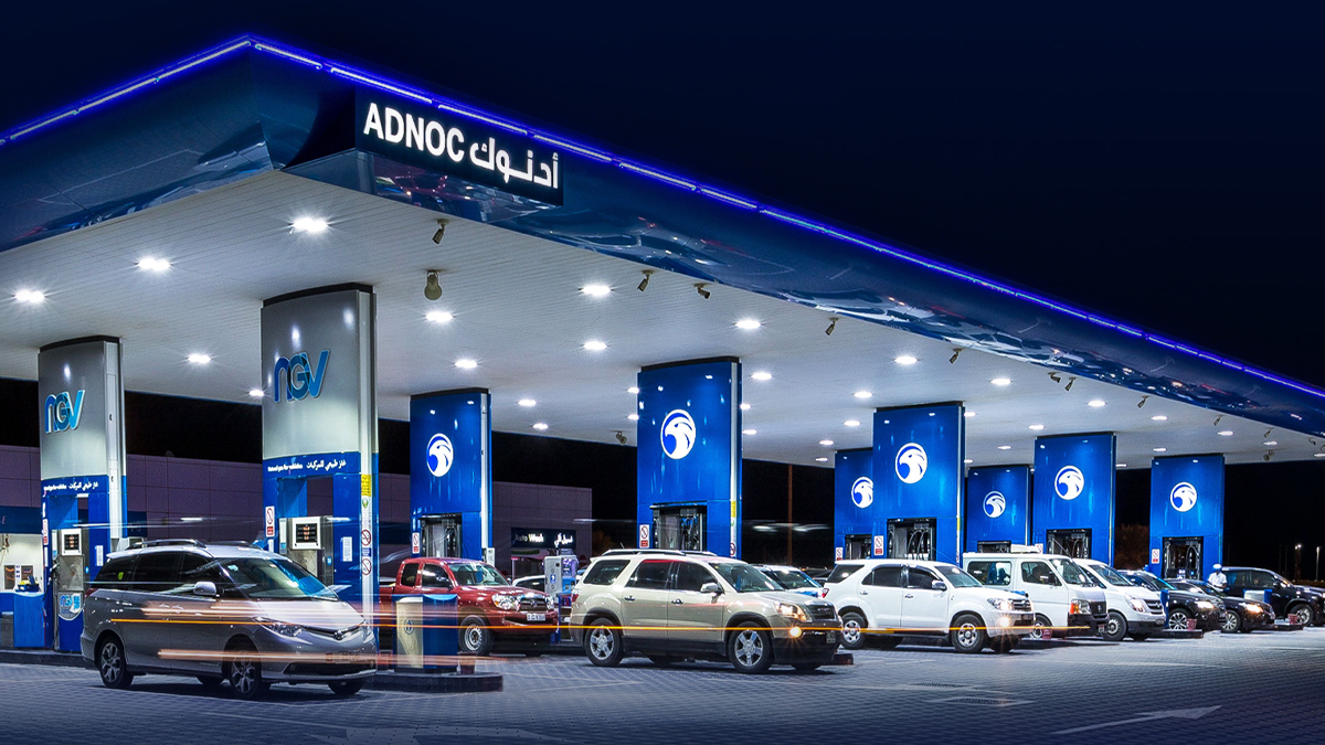 أدنوك للتوزيع تتعاون مع “emerge” لتزويد محطات الخدمة في أبوظبي بالطاقة الشمسية