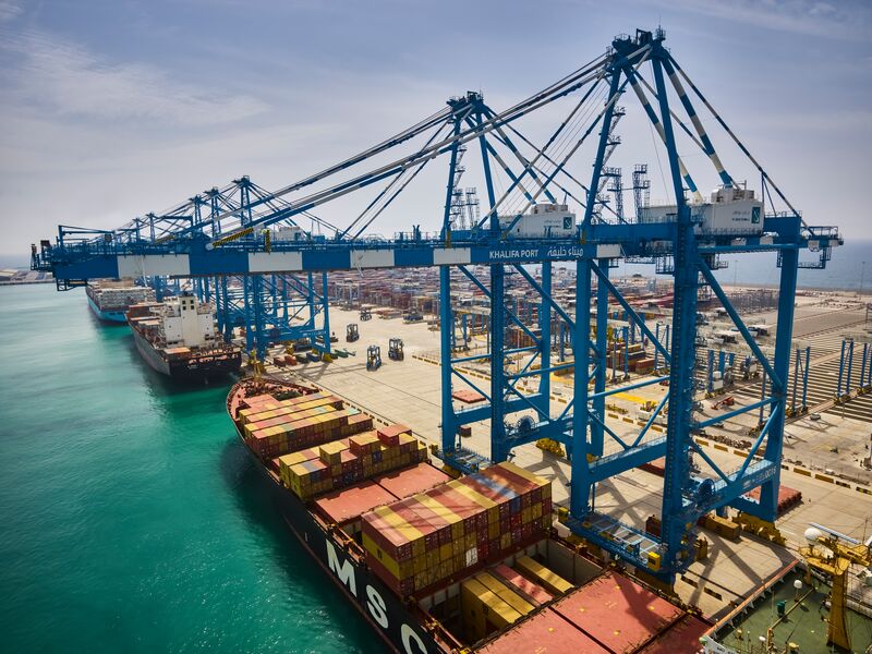 موانئ أبوظبي تتعاون مع وزارة النقل المصرية لتطوير مجمع لوجيستي في الإسكندرية