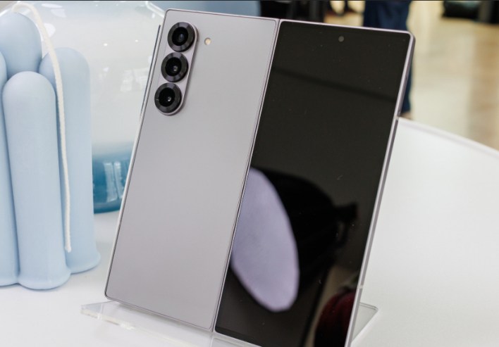 %d9%87%d8%a7%d8%aa%d9%81 Galaxy Z Fold7 %d9%8a%d8%ad%d8%b5%d9%84 %d8%b9%d9%84%d9%89 %d8%aa%d8%b1%d9%82%d9%8a%d8%a9 %d8%a8%d8%a7%d8%b1%d8%b2%d8%a9 %d9%81%d9%8a %d8%a7%d9%84%d8%b4%d8%ad%d9%86