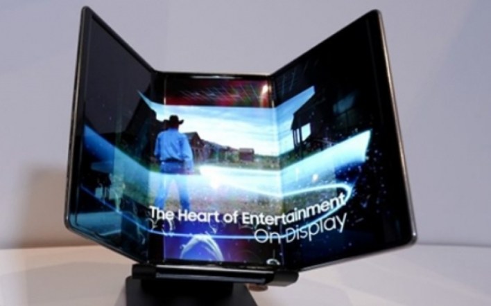 هاتف Samsung ثلاثي الطي لن يصل قريبًا كما كان متوقعًا
