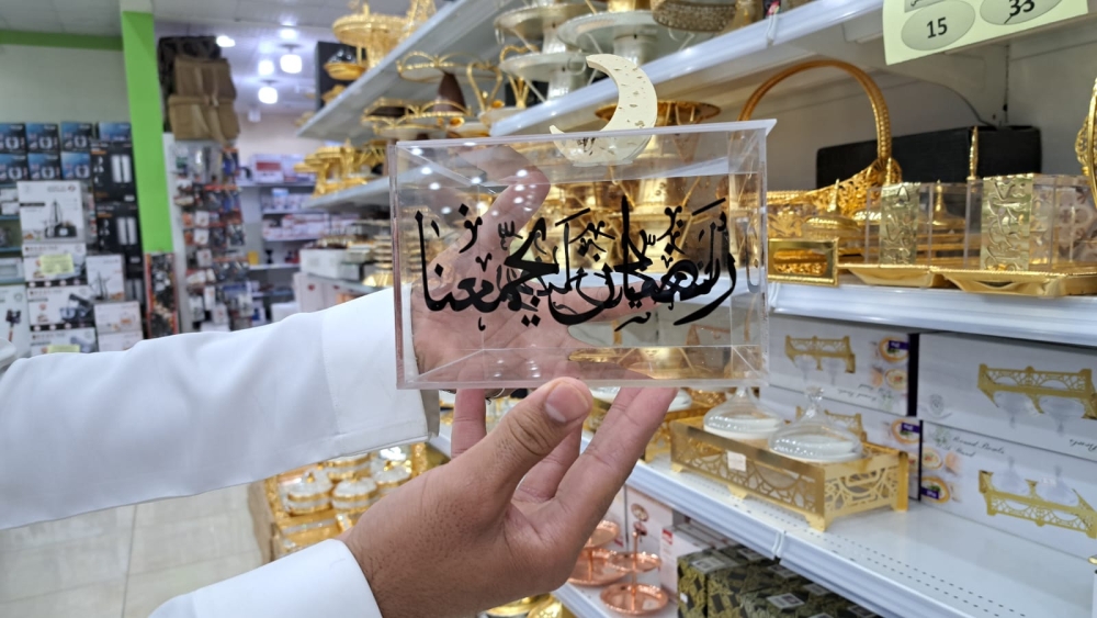 صور| بالفوانيس والأواني المنزلية.. استعدادات رمضان تشعل الأسواق