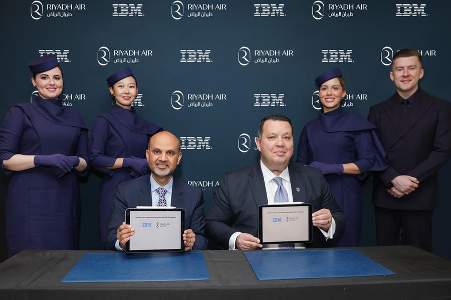 طيران الرياض و “IBM” يوقعان شراكة استراتيجية لتأسيس أول منظومة تشغيلية رقمية بالكامل