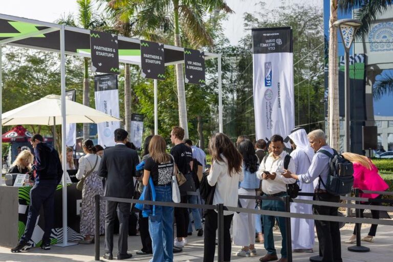 %d8%ad%d8%a7%d8%b6%d9%86%d8%a9 %d8%a7%d9%84%d8%a3%d8%b9%d9%85%d8%a7%d9%84 In5 %d8%aa%d9%84%d9%82%d9%8a %d8%a7%d9%84%d8%b6%d9%88%d8%a1 %d8%b9%d9%84%d9%89 %d9%81%d8%b1%d8%b5 %d8%a7%d9%84%d9%86%d9%85