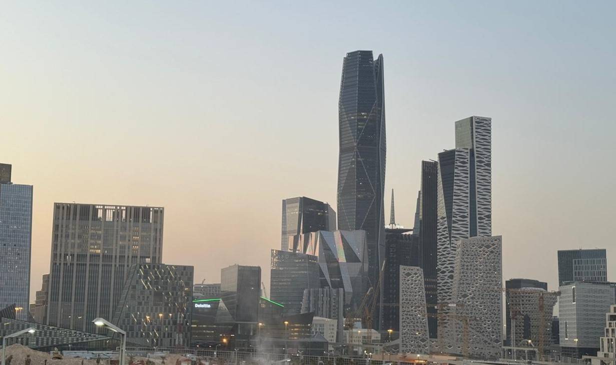 الجدعان: السعودية تتبنى نموذج “PPPs” يسمح للقطاع الخاص بتطوير البنية