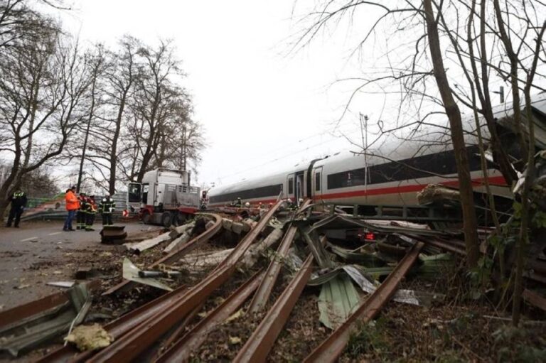 %d8%a3%d9%84%d9%85%d8%a7%d9%86%d9%8a%d8%a7 %d9%82%d8%aa%d9%8a%d9%84 %d9%8825 %d9%85%d8%b5%d8%a7%d8%a8%d8%a7%d9%8b %d8%a5%d8%ab%d8%b1 %d8%aa%d8%b5%d8%a7%d8%af%d9%85 %d9%82%d8%b7%d8%a7%d8%b1 %d8%a8