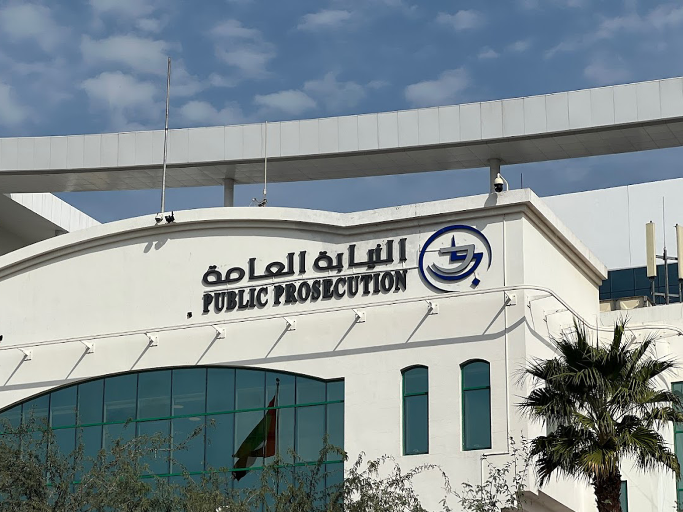 “نيابة دبي” تحيل خليجية إلى “الجنايات” بتهمة السكر وإثارة الشغب والاعتداء على رجال الأمن