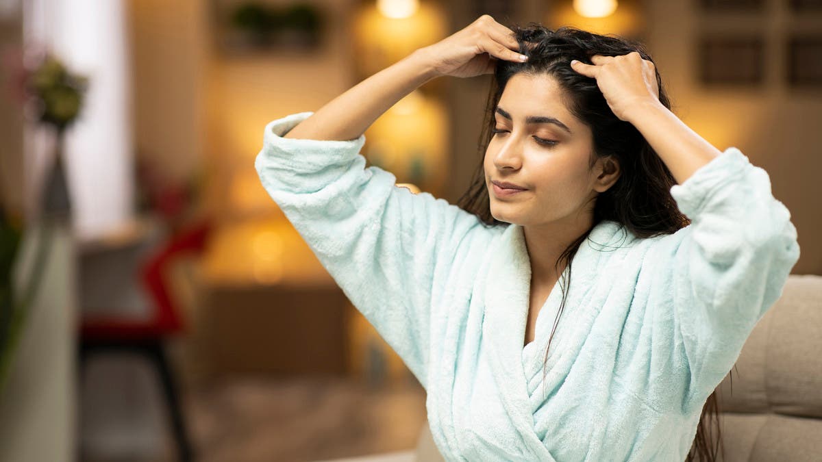 تدليك الرأس بطريقة سهلة يمكن أن يزيد من نمو الشعر