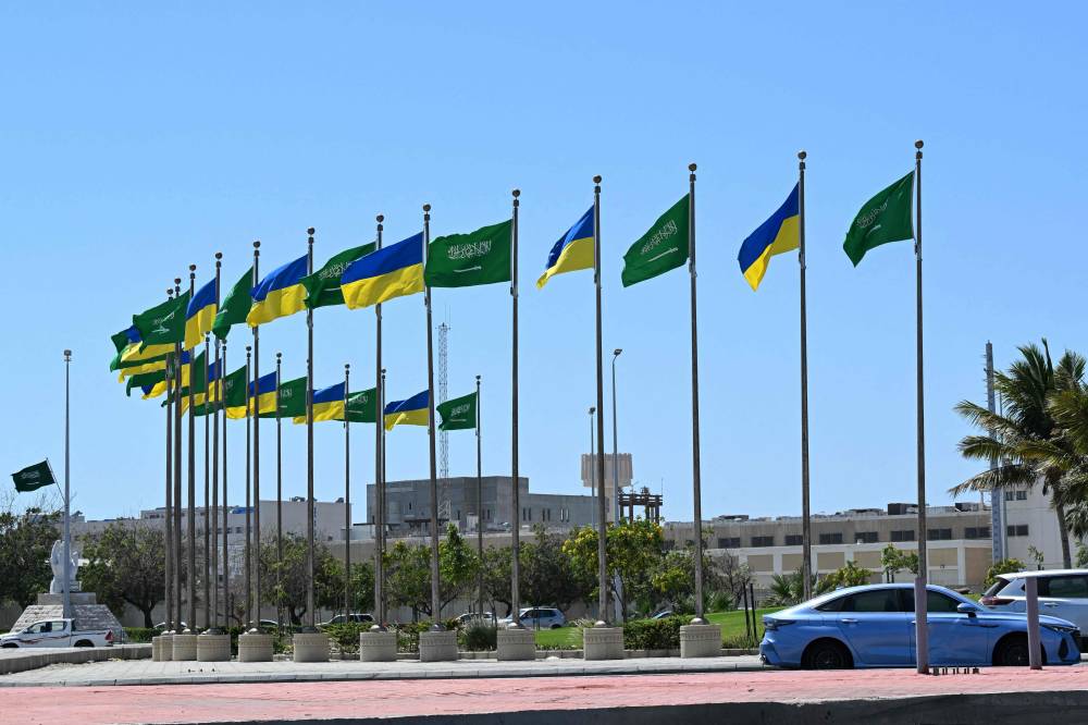 العالم ينتظر بوادر إنهاء الحرب الروسية – الأوكرانية من جدة