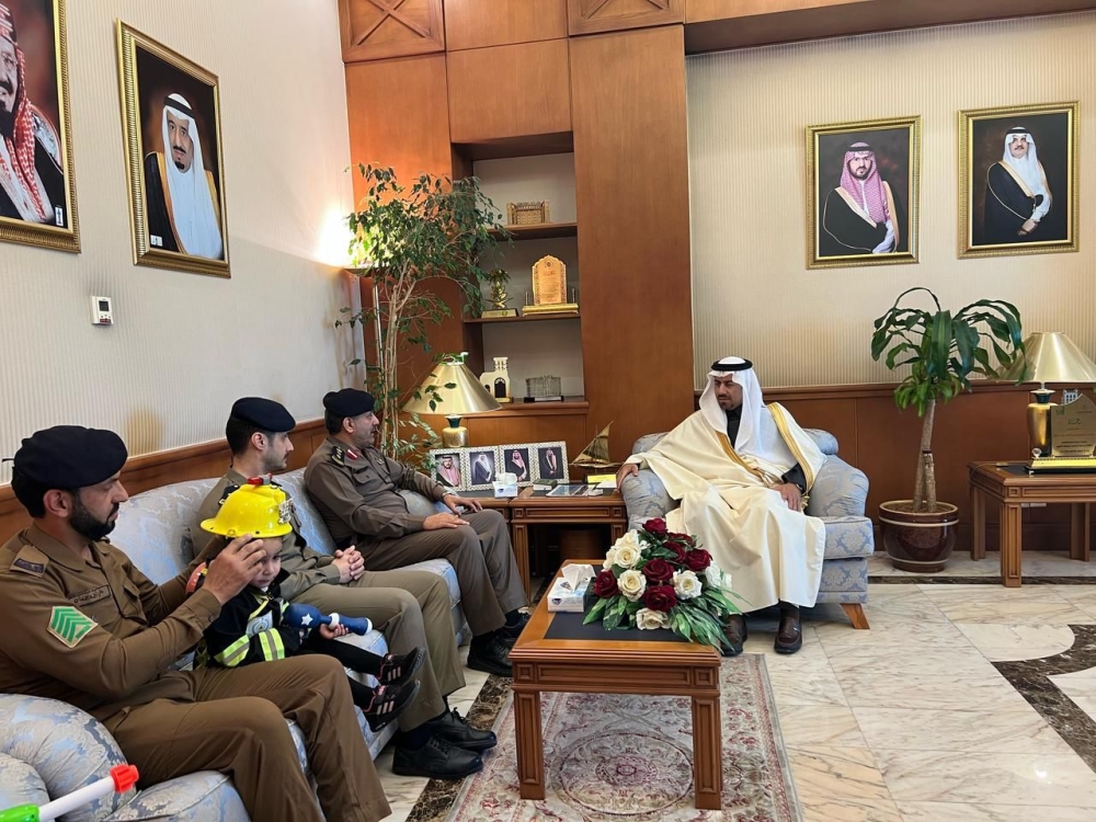 محافظ القطيف يطلع على جهود وخطط  الدفاع المدني التوعوية