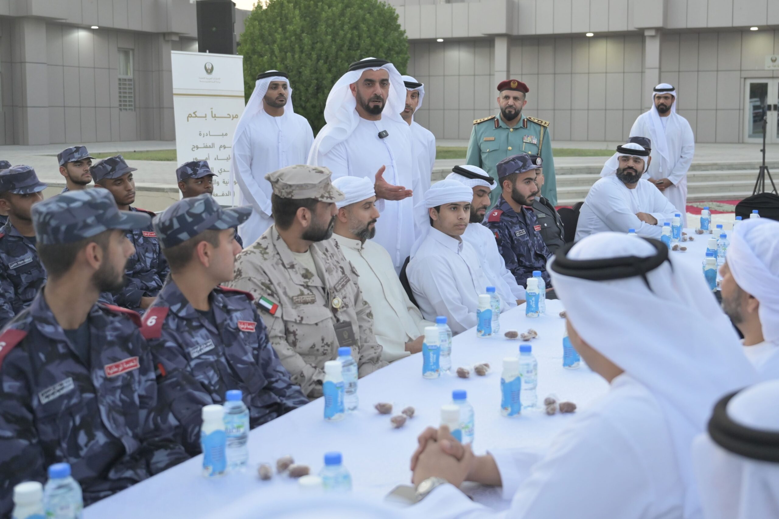 سيف بن زايد يشهد اليوم المفتوح مع أولياء أمور مجندي الخدمة الوطنية الدفعة 22