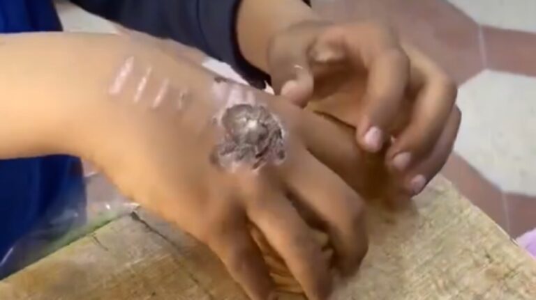 %d9%81%d9%8a%d8%af%d9%8a%d9%88 %d8%b5%d8%a7%d8%af%d9%85 %d9%84%d8%b7%d9%81%d9%84 %d8%ac%d8%b2%d8%a7%d8%a6%d8%b1%d9%8a %d8%b9%d8%b0%d8%a8%d9%87 %d9%88%d8%a7%d9%84%d8%af%d9%87 %d8%a8%d8%a7%d9%84%d8%ad