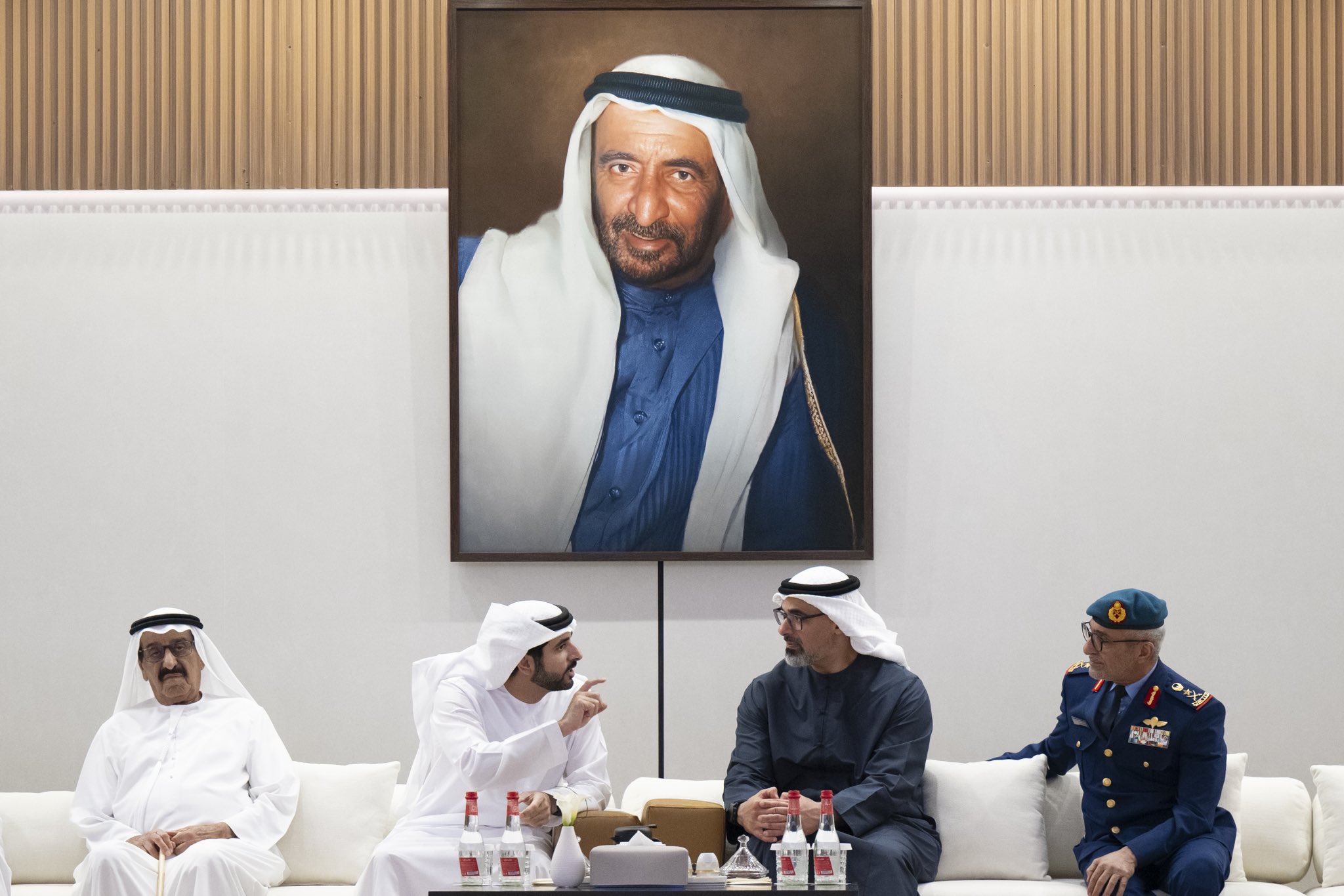 خالد بن محمد بن زايد يلتقي حمدان بن محمد على مأدبة إفطار في استراحة ند الشبا بدبي