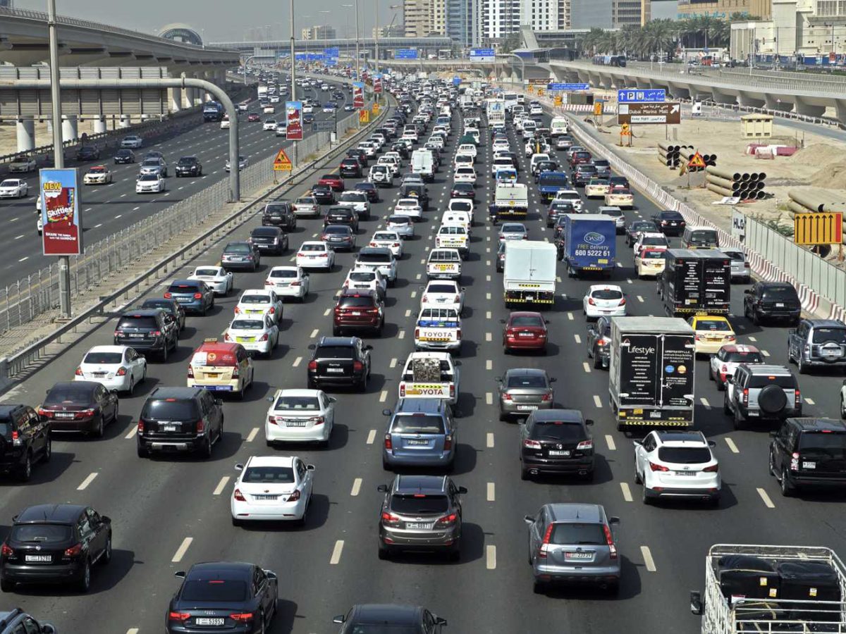 4 حلول لمشكلة الازدحام المروري بين إمارتي دبي والشارقة