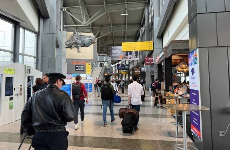 %d8%a7%d9%85%d8%b1%d8%a3%d8%a9 %d8%b9%d8%a7%d8%b1%d9%8a%d8%a9 %d8%aa%d9%87%d8%a7%d8%ac%d9%85 %d8%a7%d9%84%d9%85%d9%88%d8%b8%d9%81%d9%8a%d9%86 %d9%81%d9%8a %d8%a3%d9%83%d8%a8%d8%b1 %d9%85%d8%b7%d8%a7