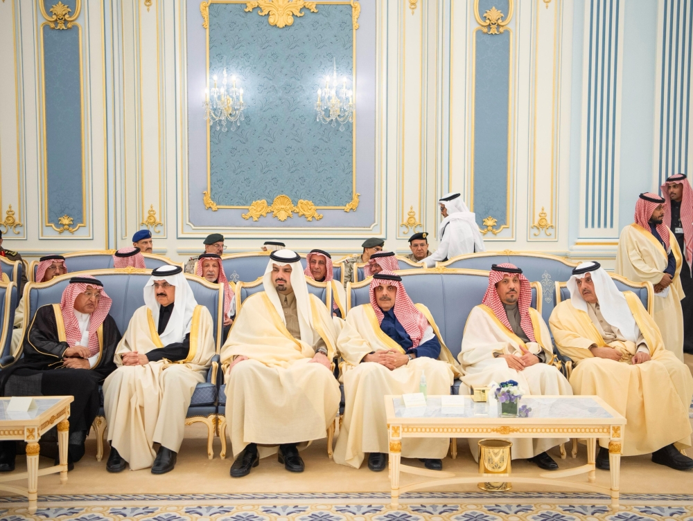 صور.. ولي العهد يستقبل المهنئين بشهر رمضان في قصر اليمامة بالرياض