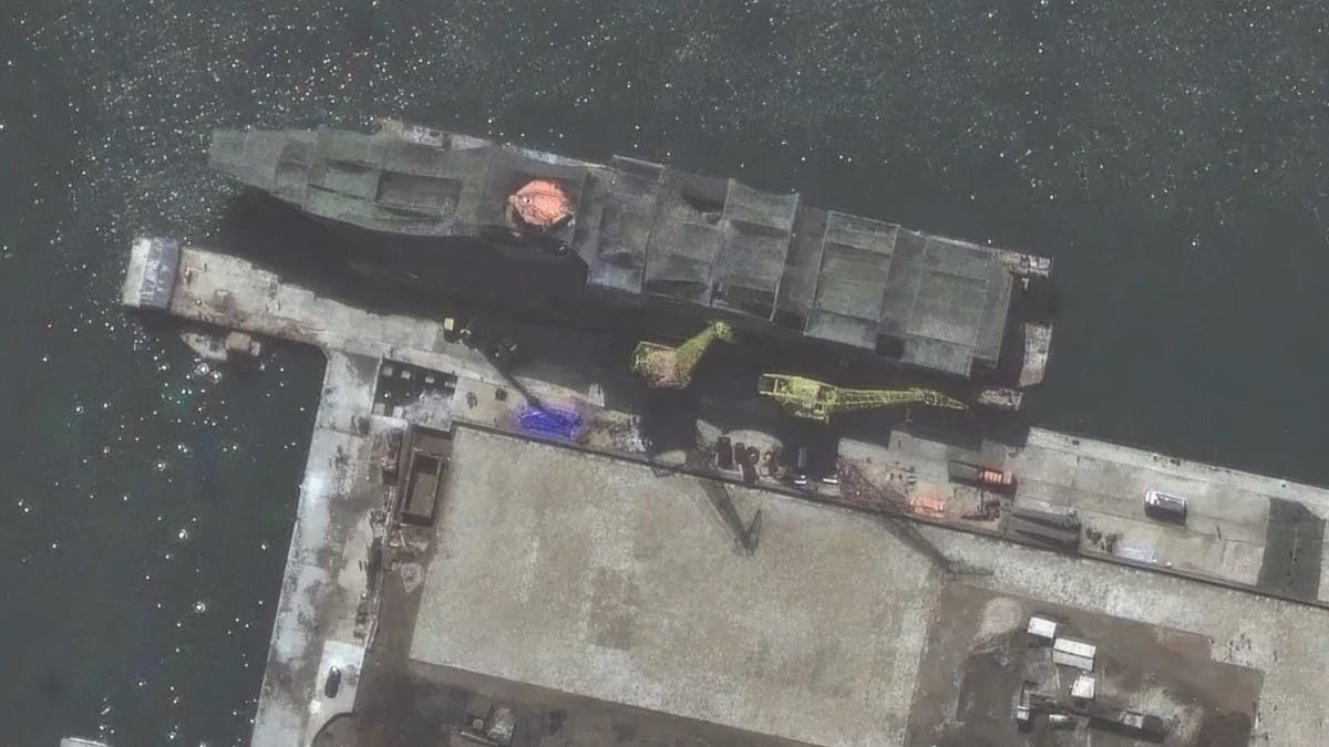 زعيم كوريا الشمالية يبني “أضخم” سفينة عسكرية.. الأقمار الصناعية تكشف