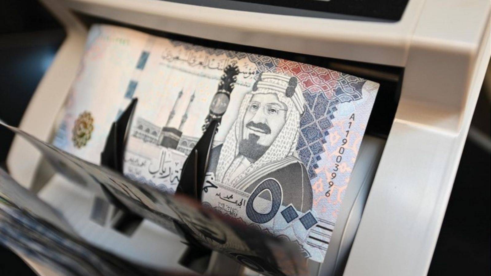 الاحتيال المالي على 41 ضحية عبر منافذ البيع الإلكترونية يسجن مواطن 5