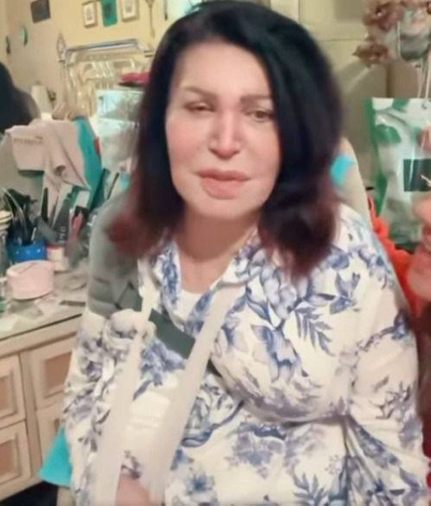 سقطت أرضاً.. الفنانة نجوى فؤاد تكشف لـ«عكاظ» تفاصيل كسر ذراعها
