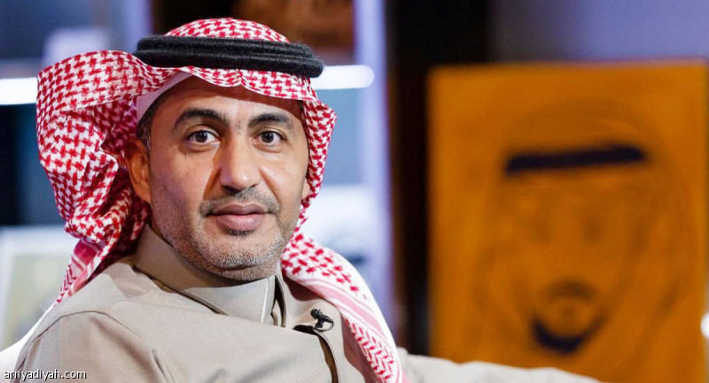 العوض لـ «الرياضية»: أنهي قصائدي في ربع ساعة