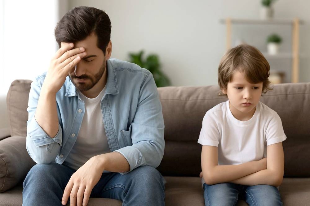 اكتئاب الأب يترك ظله على سلوك الطفل لسنوات