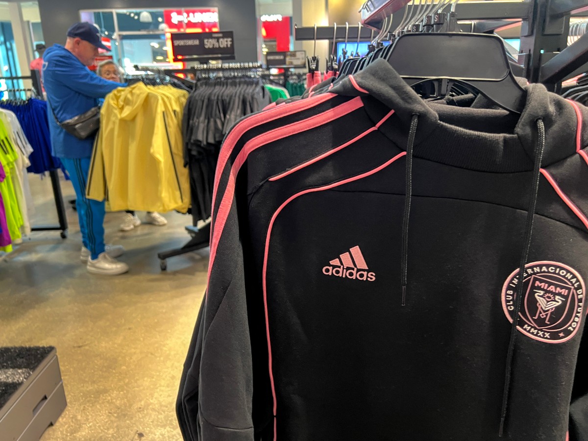 أديداس تعتزم زيادة أسعارها في أميركا بسبب الرسوم الجمركية