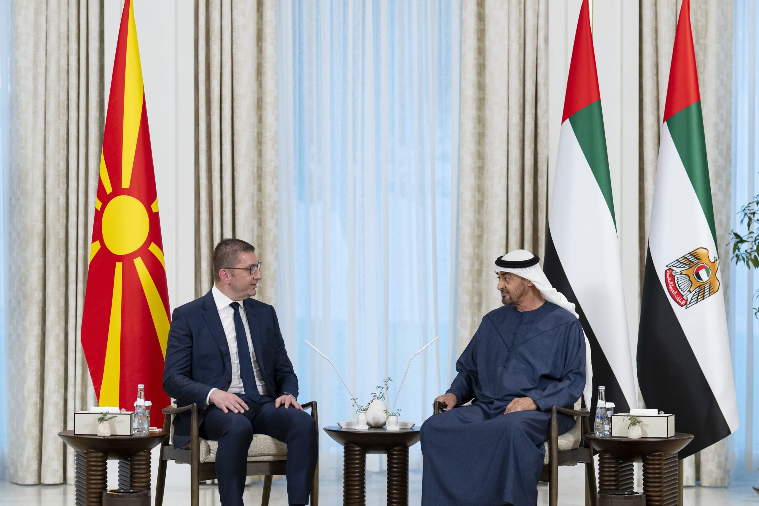 رئيس الدولة ورئيس وزراء مقدونيا الشمالية يبحثان علاقات التعاون ويشهدان إعلان مذكرتي تفاهم