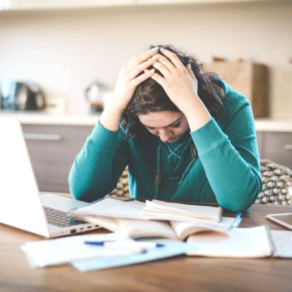 3 أمور تسبب الاستنزاف العاطفي والإرهاق النفسي.. كيف نواجهها؟