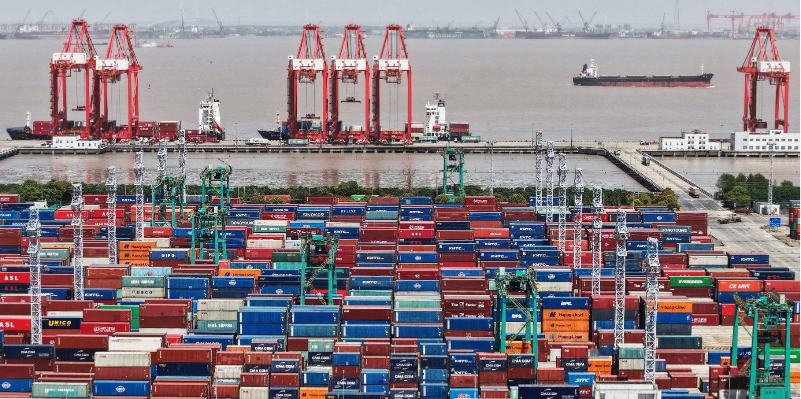 أسعار الواردات الأمريكية تخالف التوقعات وتسجل تراجعا بدعم انخفاض