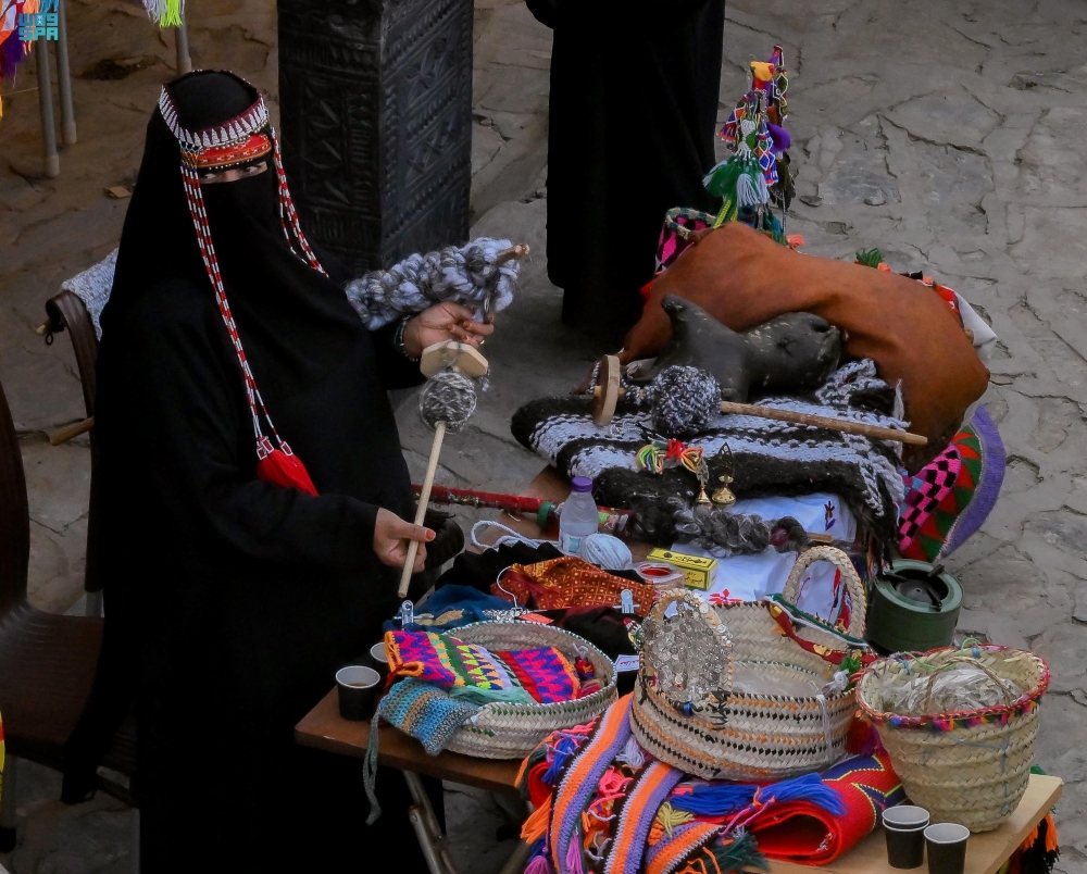 الباحة.. عروض للحرف التقليدية في قرية آل موسى باليوم العالمي للتراث