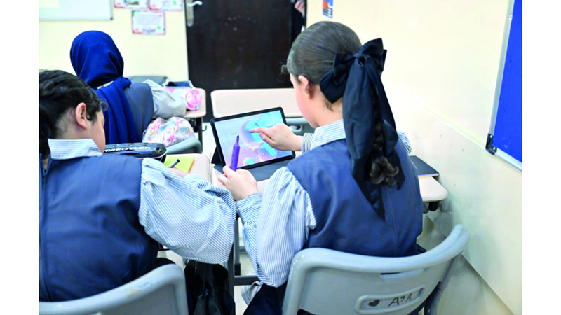 رسوم الكتب والزي المدرسي في أبوظبي.. اختيارية