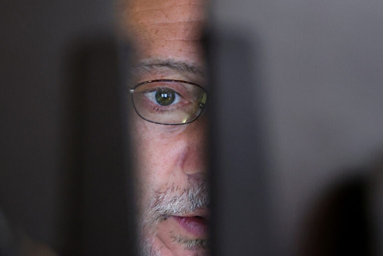 %d8%a7%d9%84%d8%a3%d8%ad%d9%85%d8%b1 %d9%8a%d8%b7%d8%ba%d9%89 %d8%b9%d9%84%d9%89 %d8%a7%d9%84%d8%a3%d8%b3%d9%88%d8%a7%d9%82 %d9%85%d8%b9 %d8%a8%d9%84%d9%88%d8%ba %d8%a7%d9%84%d8%b1%d8%b3%d9%88%d9%85